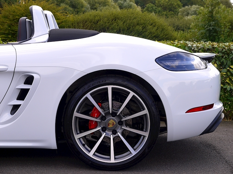 Porsche 718 Boxster GTS 2.5 Manual - Large 2