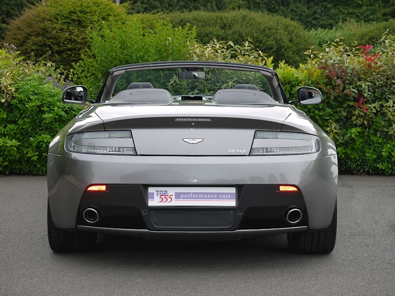 Aston Martin V8 Vantage 4.7 Roadster Manual - Large 11