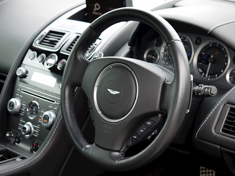 Aston Martin V8 Vantage 4.7 Coupe Sportshift II - Large 3