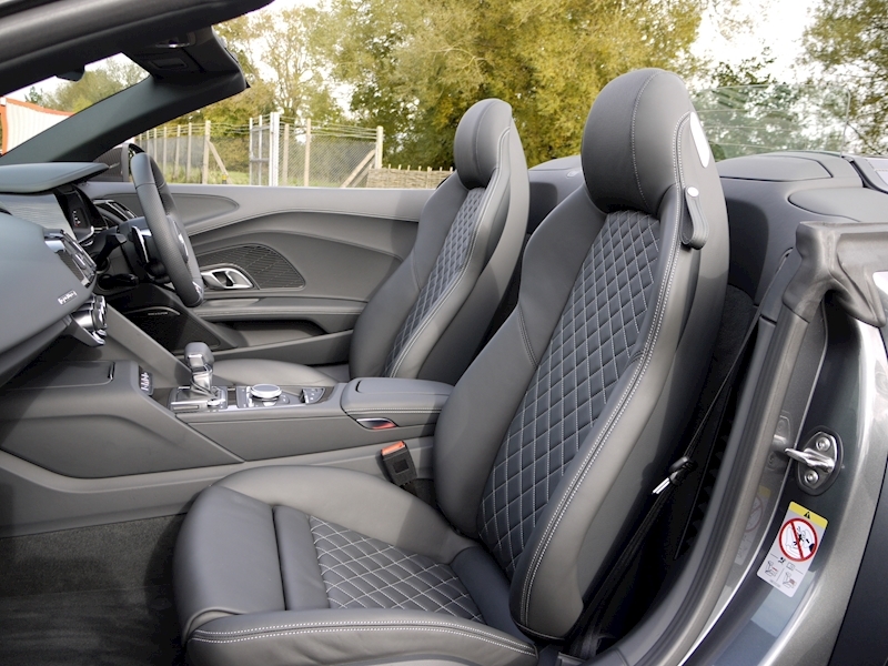 Audi R8 V10 Spyder Performance Carbon Black Edition - Large 9