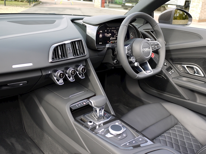 Audi R8 V10 Spyder Performance Carbon Black Edition - Large 10