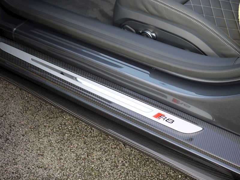 Audi R8 V10 Spyder Performance Carbon Black Edition - Large 11