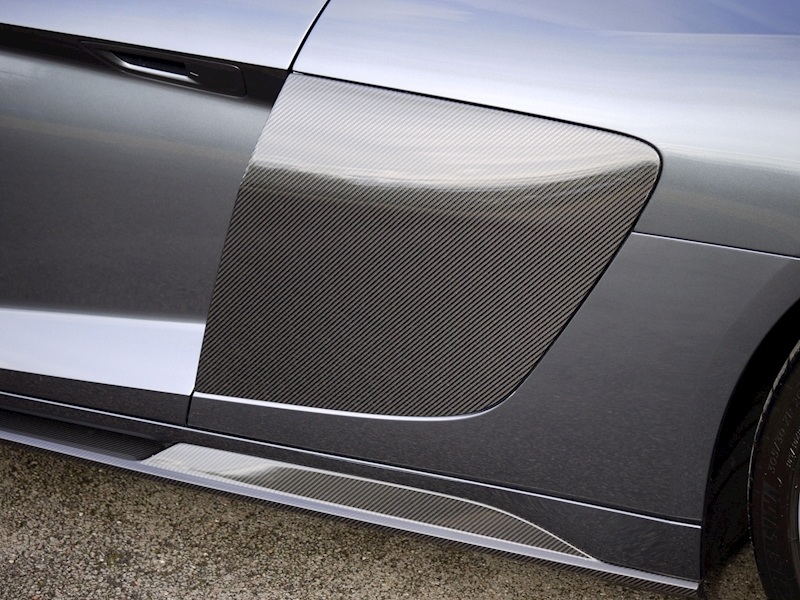 Audi R8 V10 Spyder Performance Carbon Black Edition - Large 12