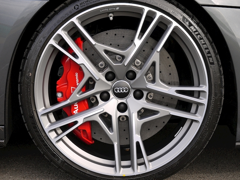 Audi R8 V10 Spyder Performance Carbon Black Edition - Large 19