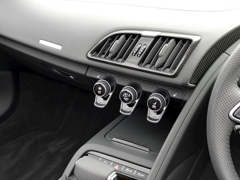 Audi R8 V10 Spyder Performance Carbon Black Edition - Large 42