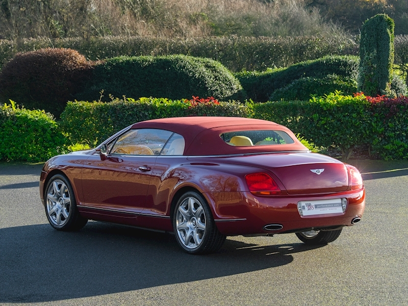 Bentley Continental GTC Mulliner 6.0 W12 - Large 0