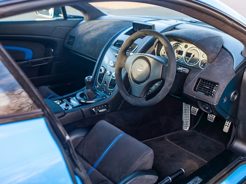 Aston Martin V12 Vantage S 6.0 Coupe - Manual - Large 3