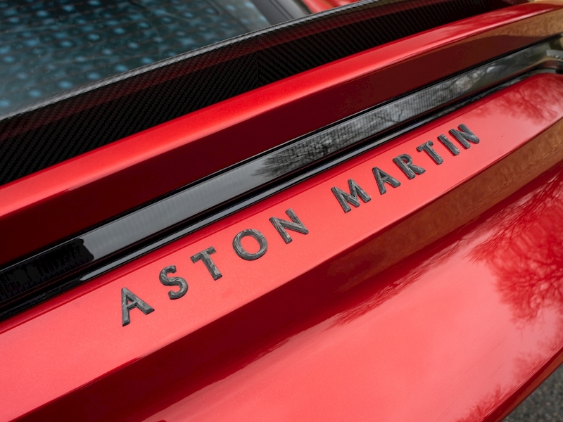 Aston Martin DBS SUPERLEGGERA V12 - Large 30