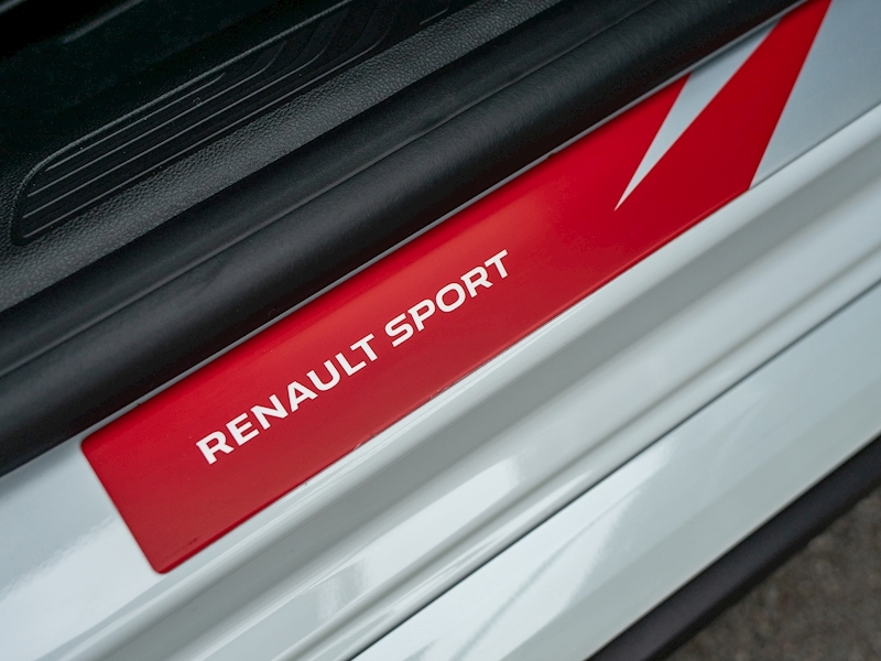 Renault R.S Trophy R - Car No. 449/500 Limited Edition - Large 29