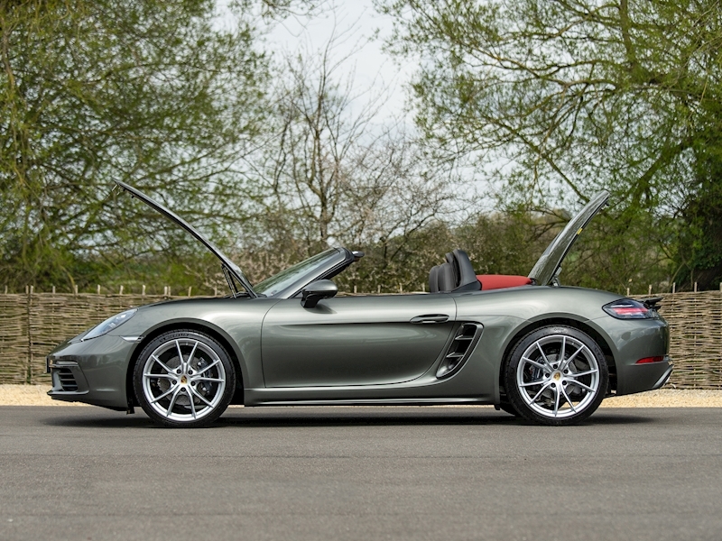 Porsche 718 Boxster 2.0 - Manual - Large 15