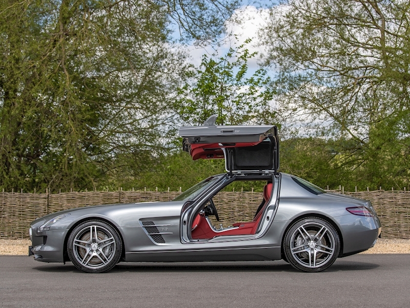 Mercedes-Benz SLS AMG Coupe - Large 5