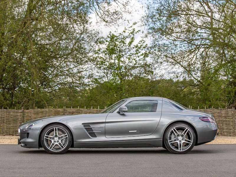 Mercedes-Benz SLS AMG Coupe - Large 4