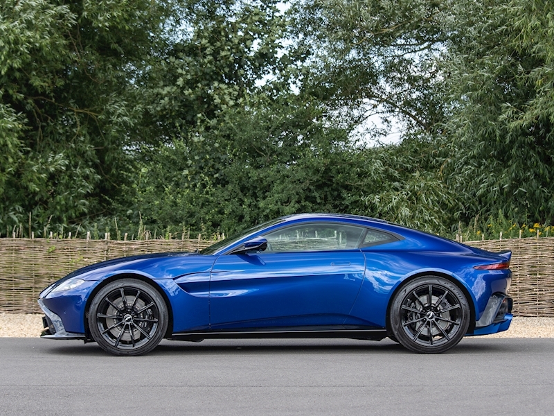 Aston Martin V8 Vantage 4.0 - Large 2
