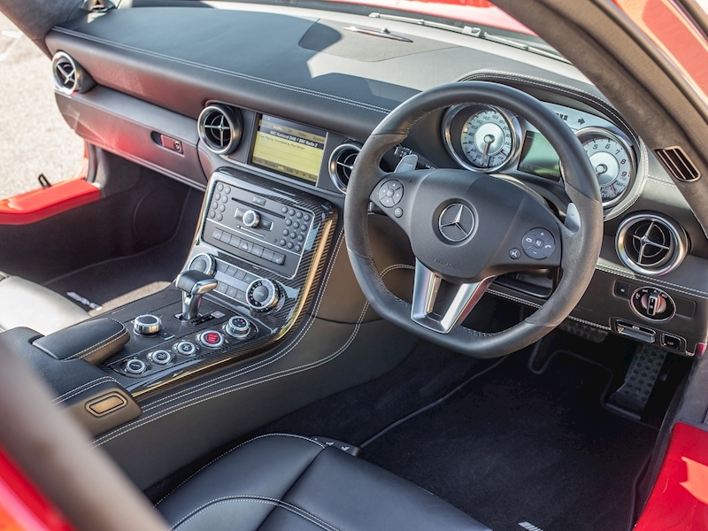 Mercedes-Benz SLS Coupe - Large 22