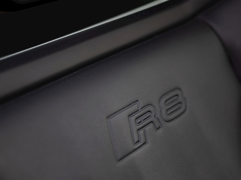 Audi R8 V10 Performance Coupe - Large 29