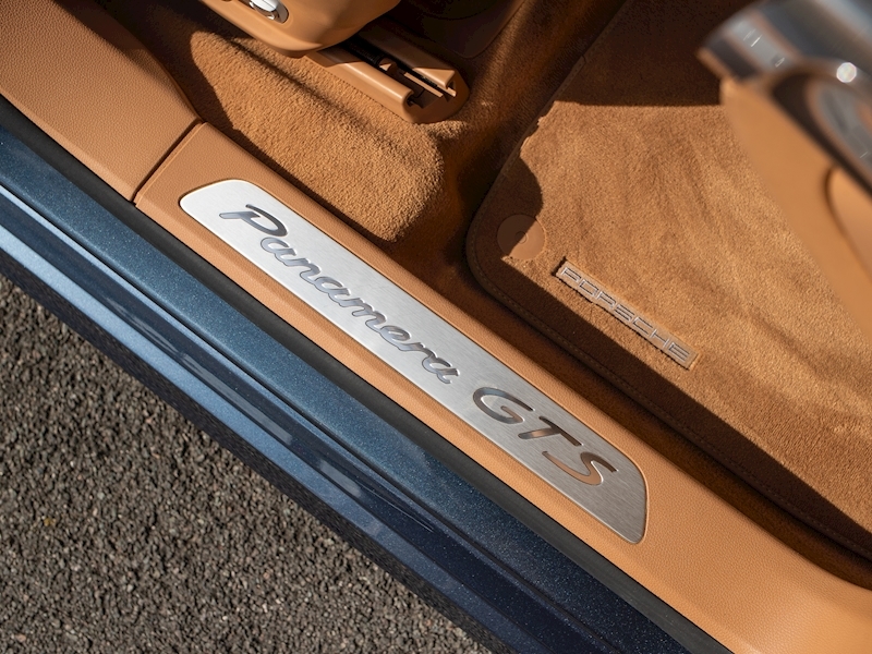 Porsche Panamera GTS 4.8 V8 - Large 38