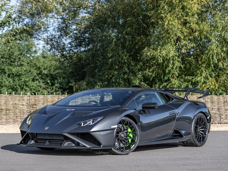 Lamborghini Huracan STO - Large 0