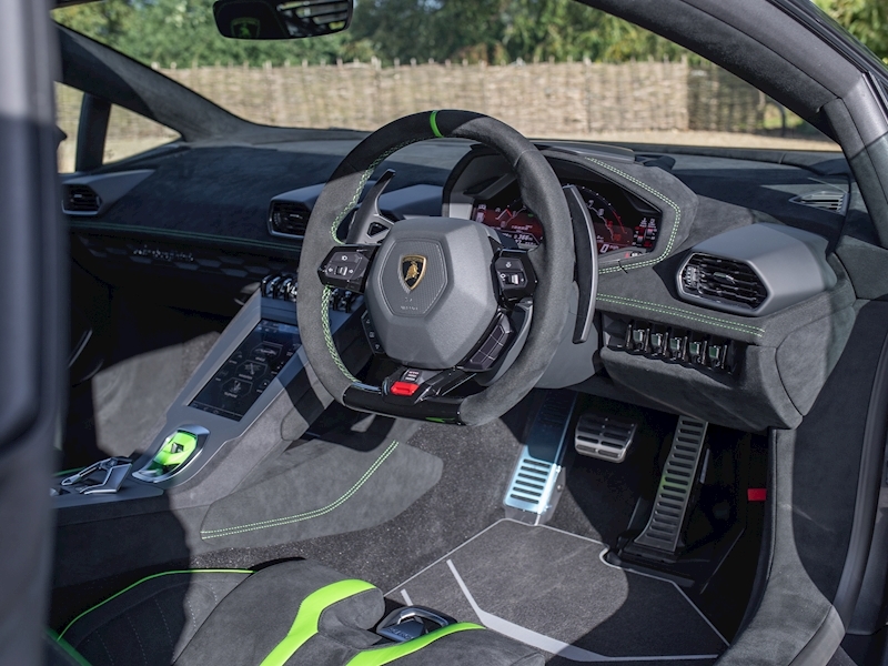 Lamborghini Huracan STO - Large 32