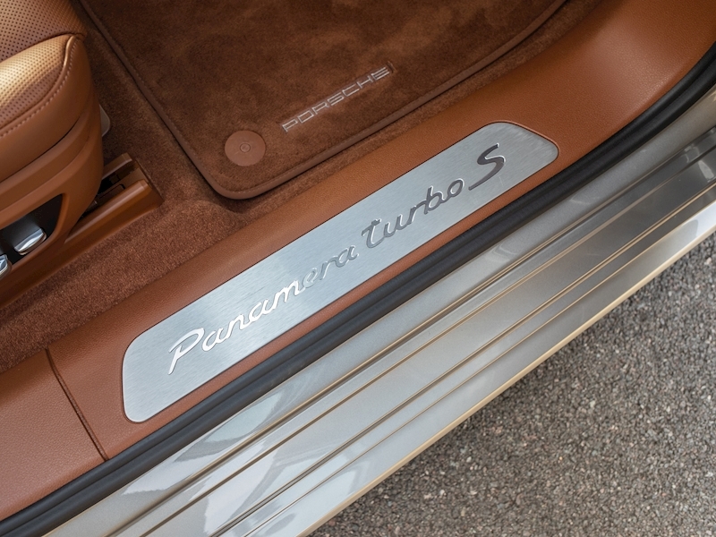 Porsche Panamera Turbo S E-Hybrid Sport Turismo 4.0 V8 - Large 38