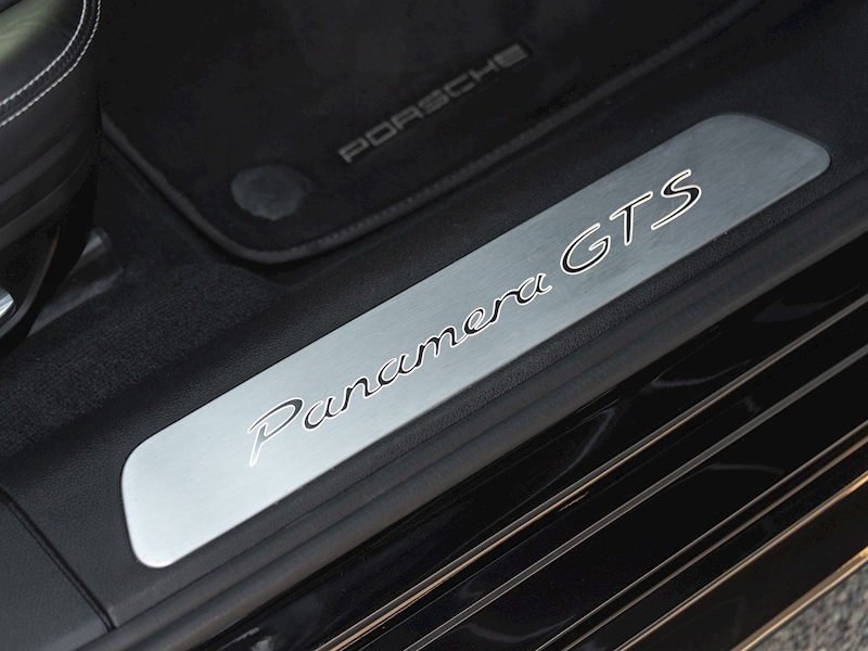 Porsche Panamera GTS Sport Turismo 4.0 V8 PDK - Large 12