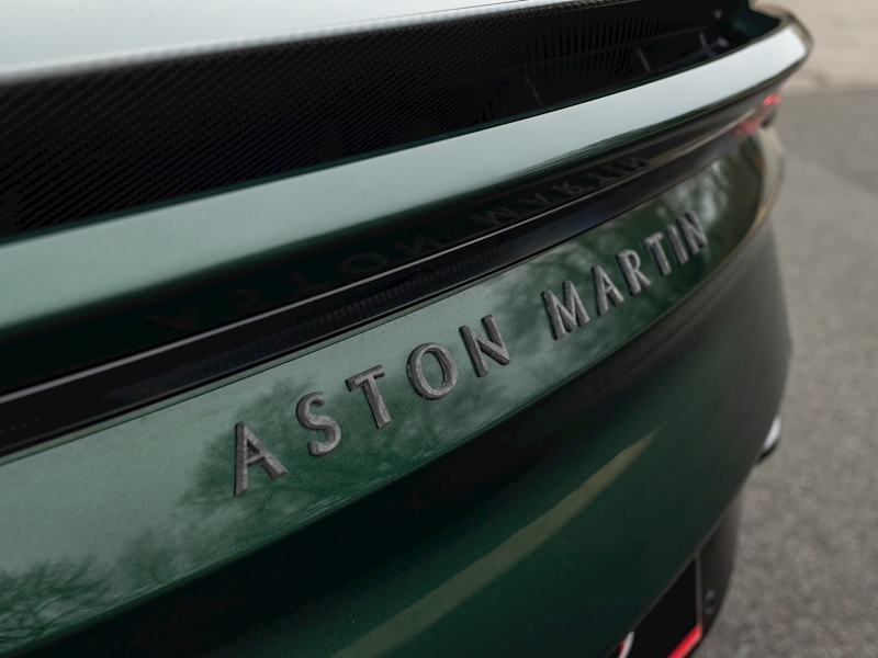 Aston Martin DBS Superleggera - Large 37