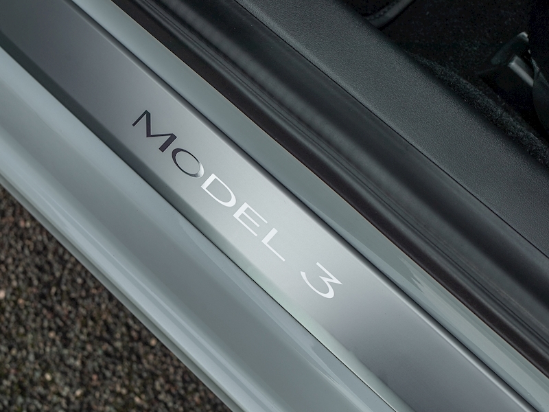 Tesla Model 3 Performance Dual Motor - AWD - Large 29