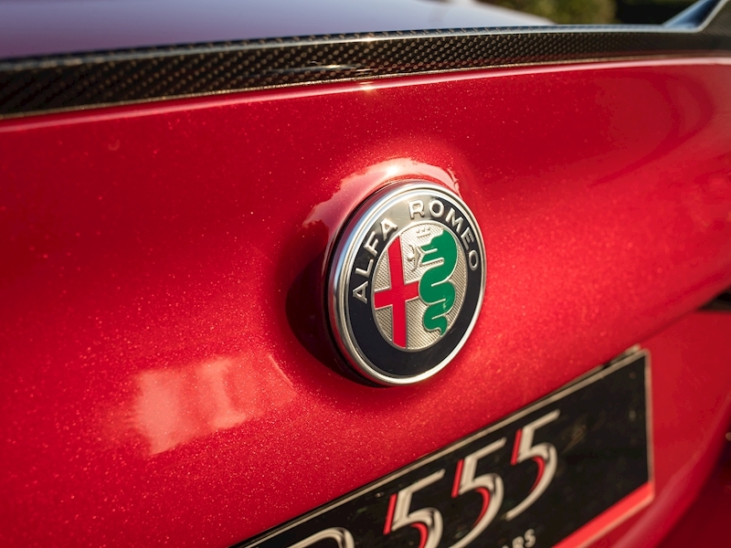 Alfa Romeo Giulia Quadrifoglio 2.9 V6 Bi-Turbo - Large 38
