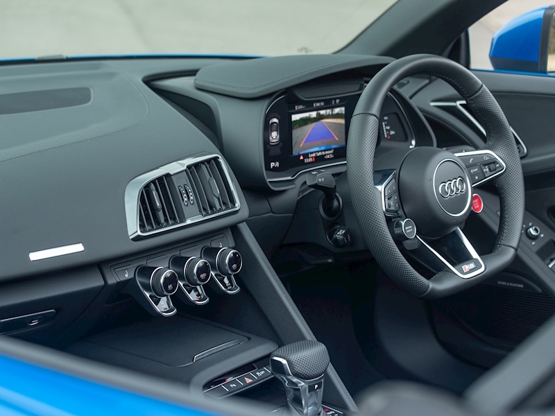 Audi R8 V10 Spyder RWD - Large 2