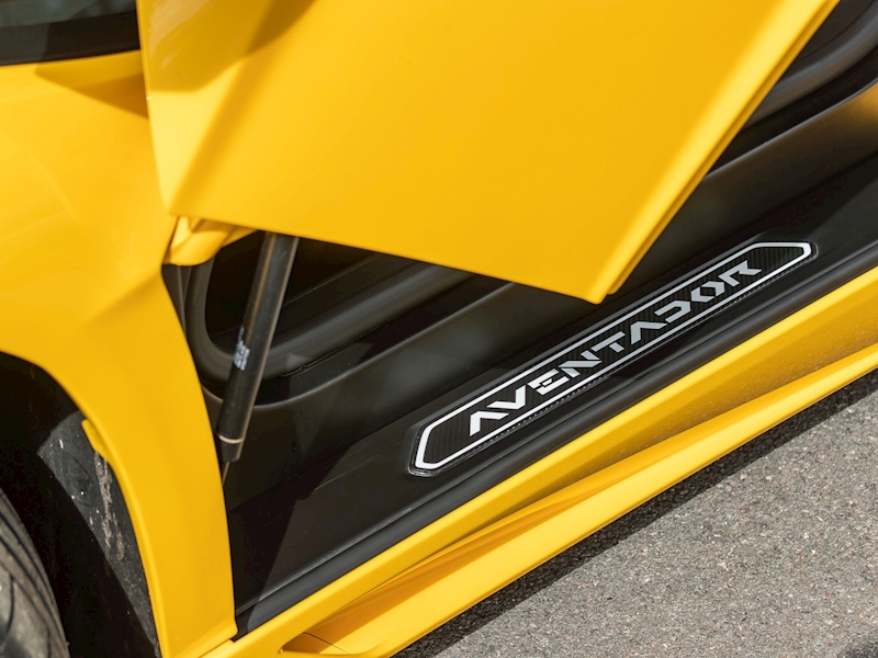Lamborghini Aventador LP 700-4 Roadster - VAT Qualifying - Large 11