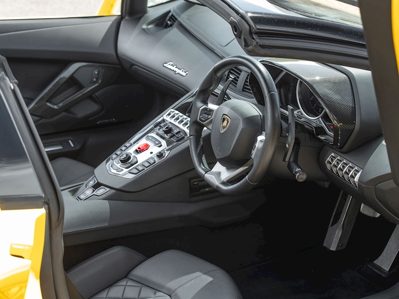 Lamborghini Aventador LP 700-4 Roadster - VAT Qualifying - Large 2