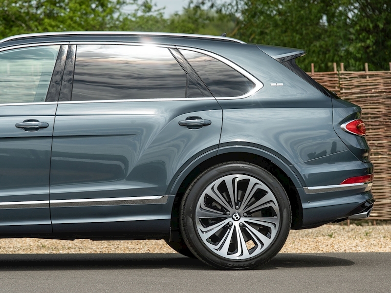 Bentley Bentayga V8 First Edition - Mulliner Driving Specification - Large 7