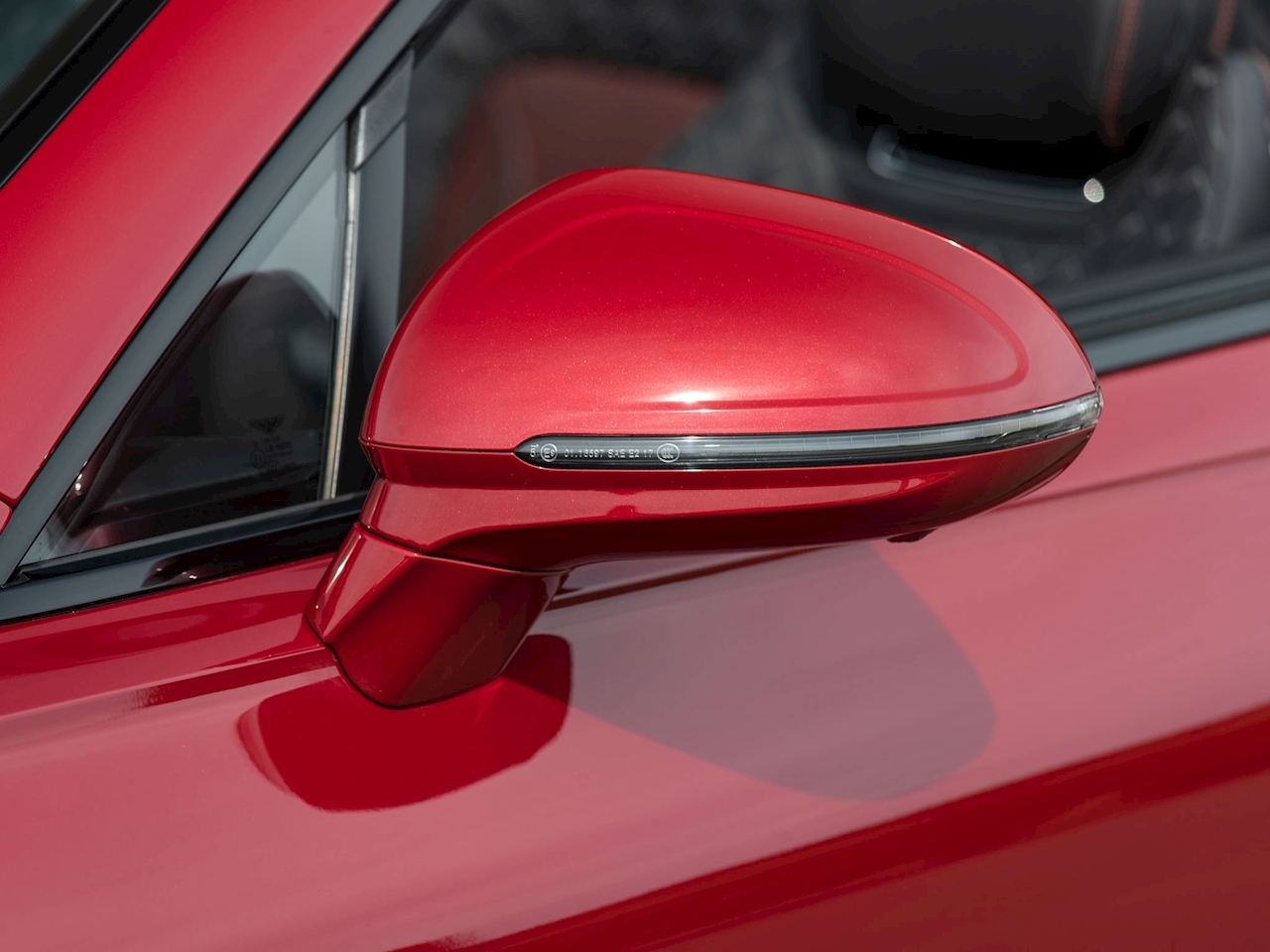 CAULO Auto-Brillenclip für Bentley Bentayga Continental Azure Flying, Leder  Auto Sonnenbrillenhalter Magnetischer Brillenclip,red