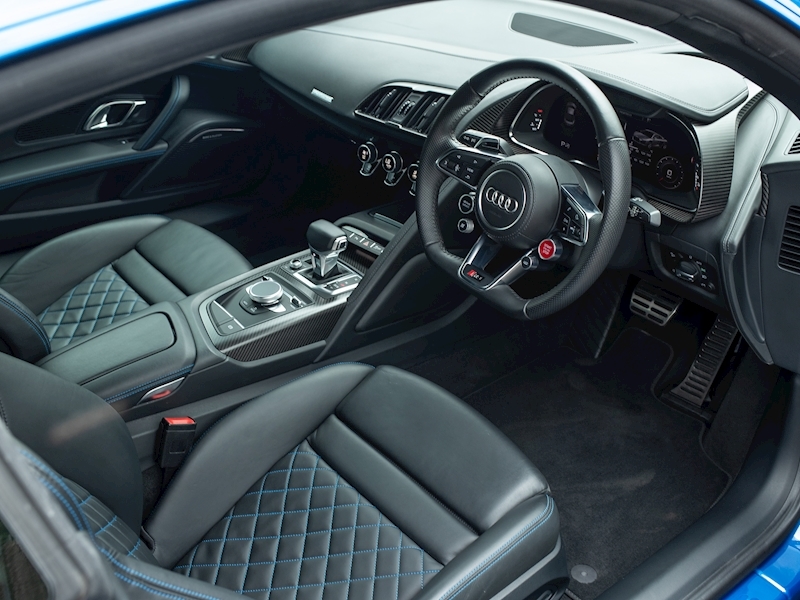 Audi R8 V10 Plus Quattro S-tronic - Large 1