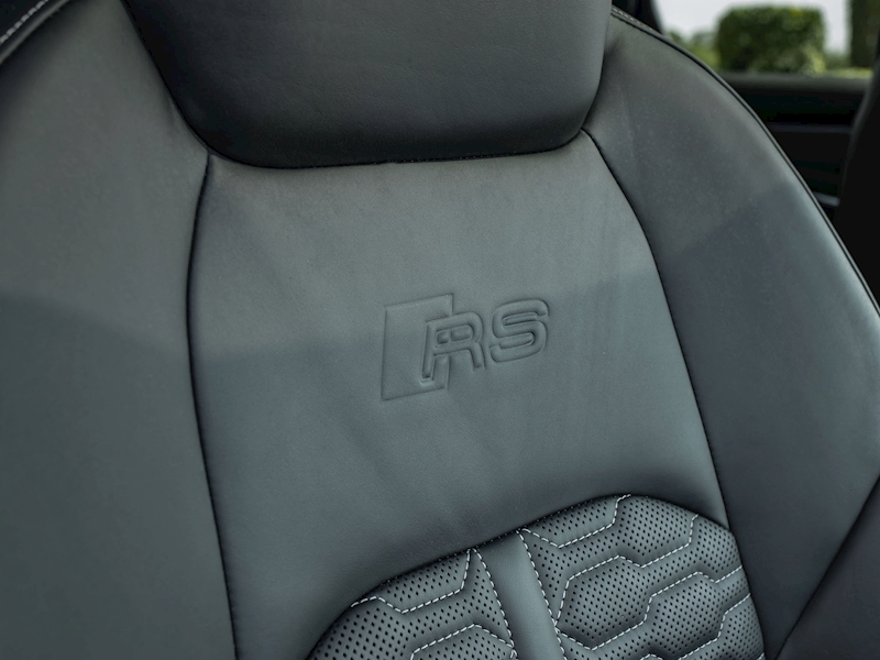 Audi RS6 Avant - Carbon Black Edition - Large 44