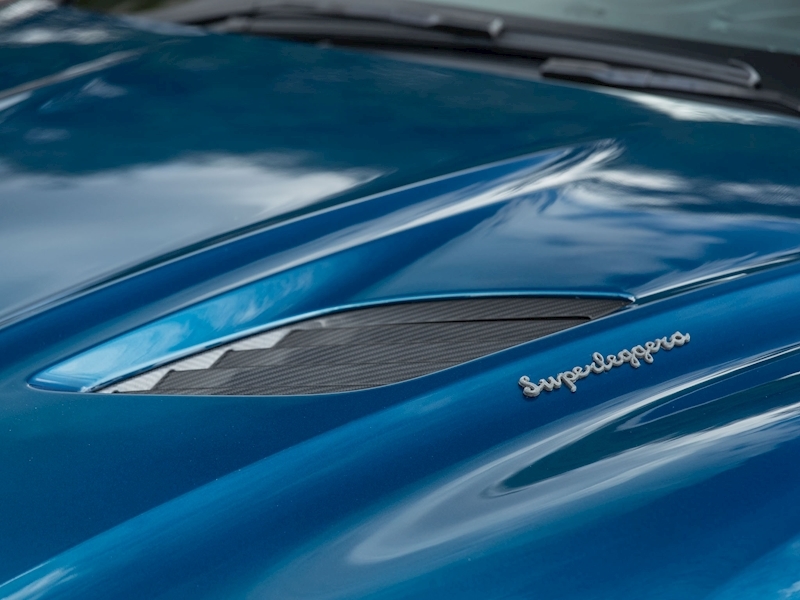 Aston Martin DBS Superleggera Volante V12 - Large 8