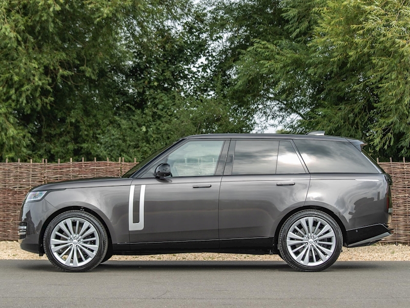 Range Rover Autobiography V8 First Edition (P530) - New Model - Large 2