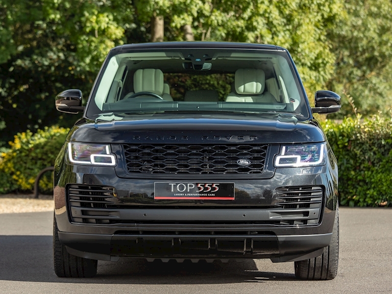 Range Rover Vogue SE 4.4 SDV8 with Black Exterior Pack - Large 3