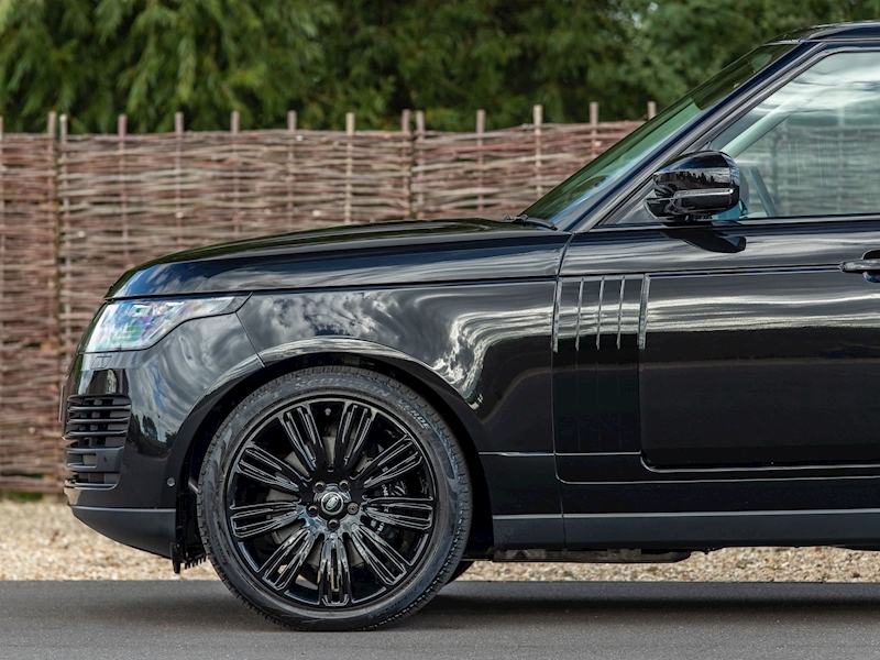 Range Rover Vogue SE 4.4 SDV8 with Black Exterior Pack - Large 6