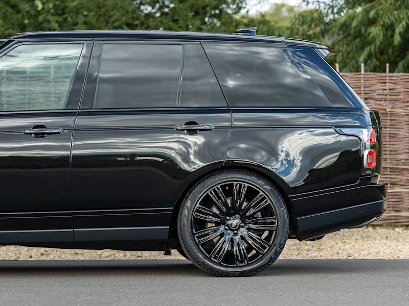 Range Rover Vogue SE 4.4 SDV8 with Black Exterior Pack - Large 7