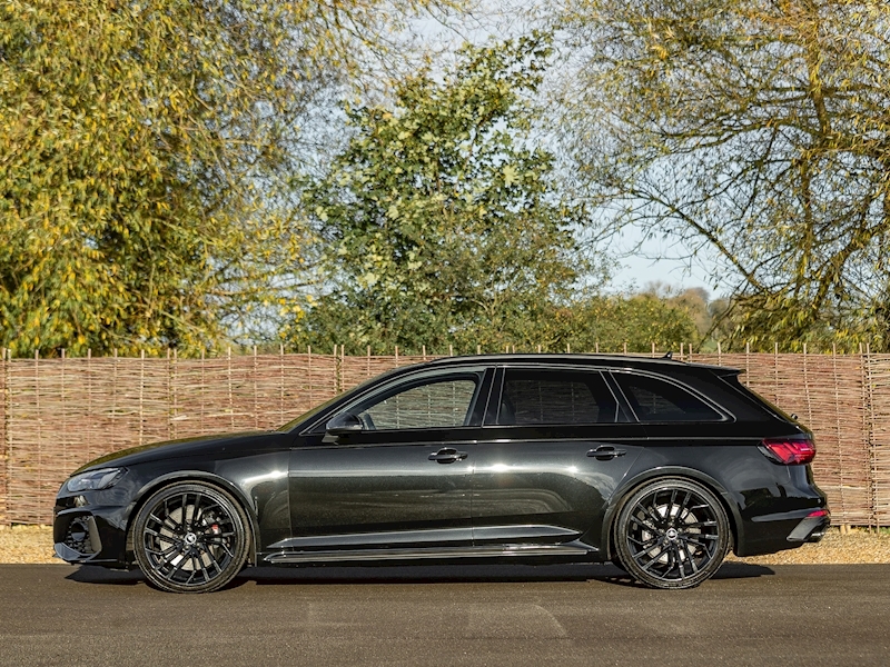 Audi RS4 Avant Carbon Black Edition - Large 2