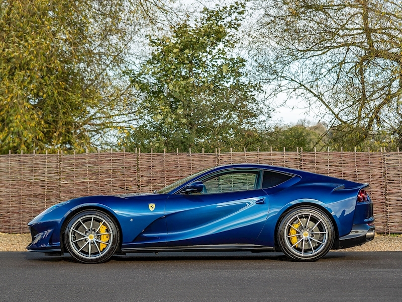 Ferrari 812 Superfast - Large 3