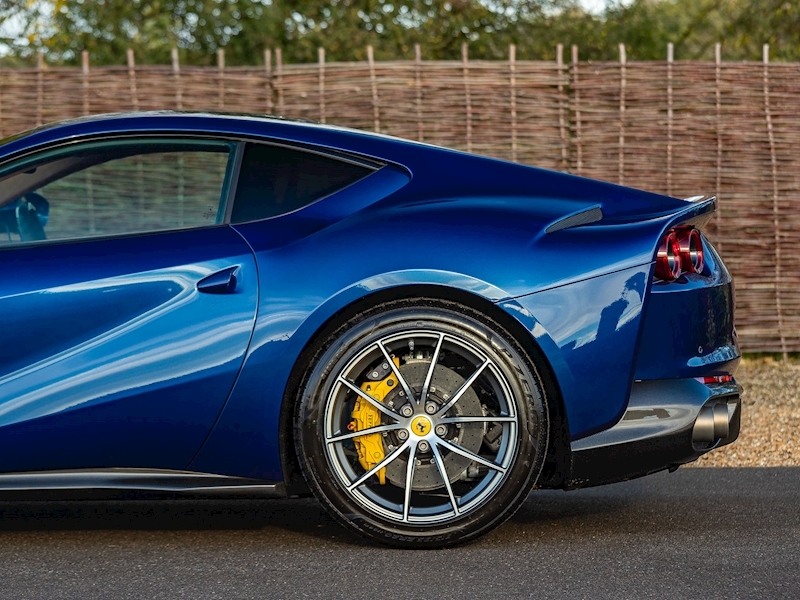 Ferrari 812 Superfast - Large 22