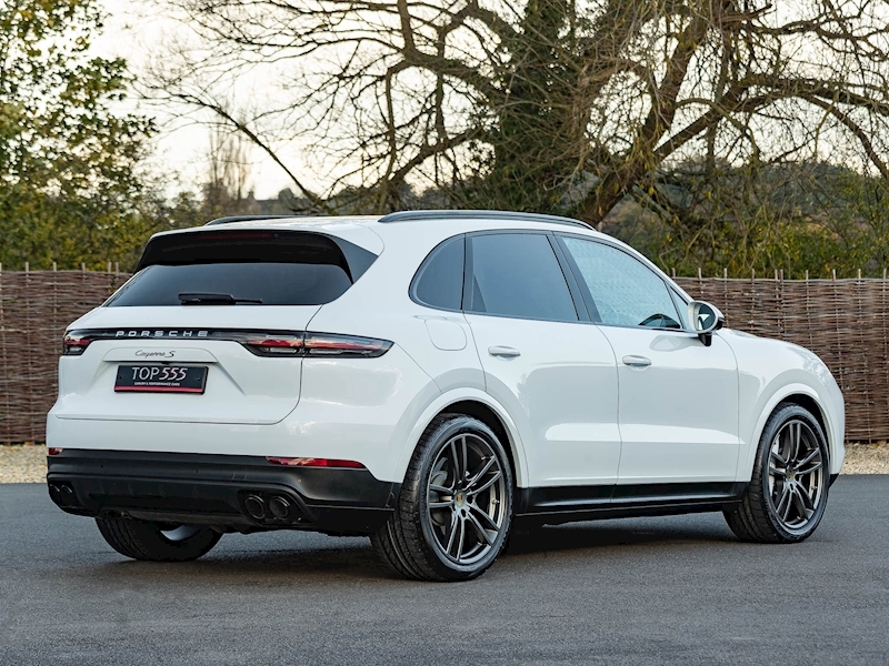 Porsche Cayenne S - Large 15