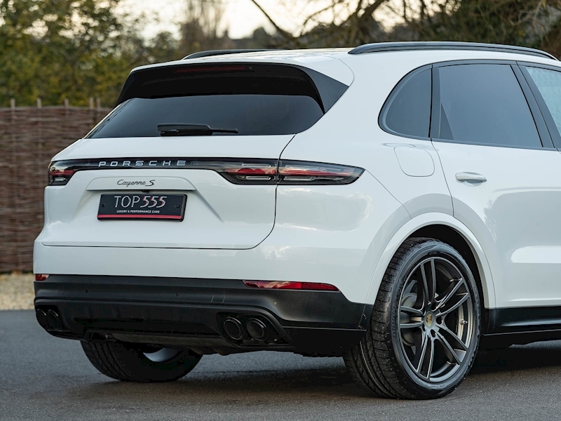 Porsche Cayenne S - Large 16