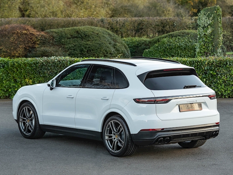 Porsche Cayenne S - Large 44