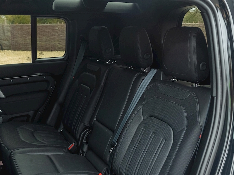 Land Rover Defender D250 X-Dynamic S 3.0 with Black Pack (7 Seater) - Large 38