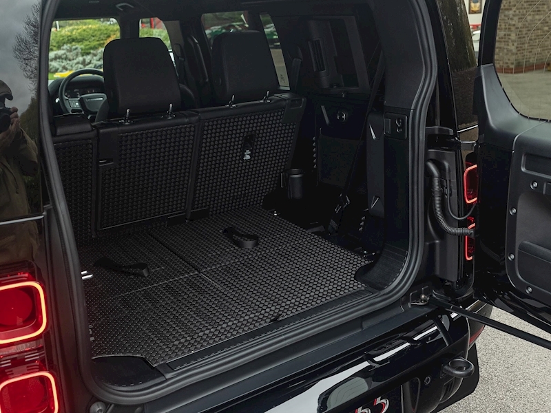 Land Rover Defender D250 X-Dynamic S 3.0 with Black Pack (7 Seater) - Large 23