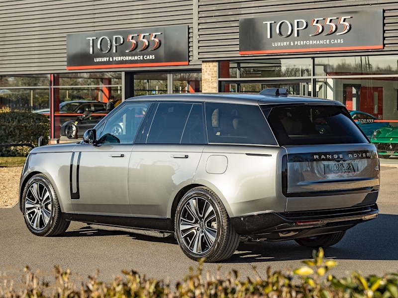 Range Rover P440e SE 3.0 (440 bhp) - Black Exterior Pack - Large 8