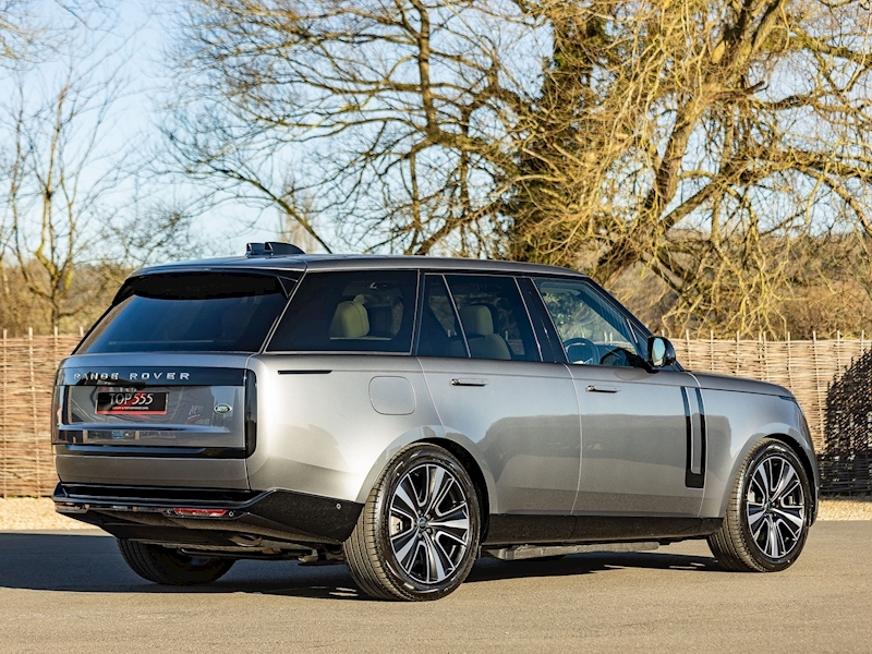 Range Rover P440e SE 3.0 (440 bhp) - Black Exterior Pack - Large 12