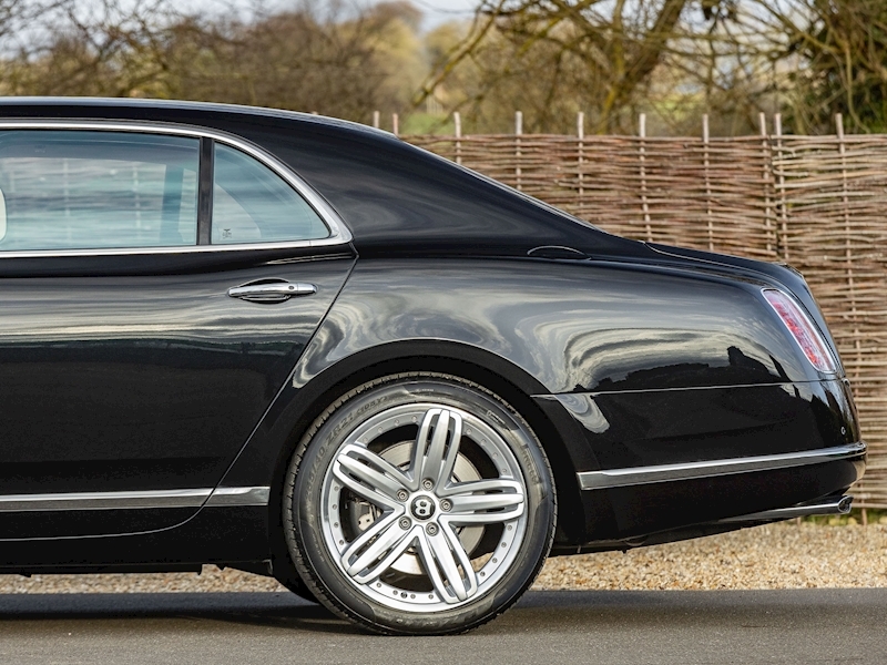 Bentley Mulsanne V8 - Large 39